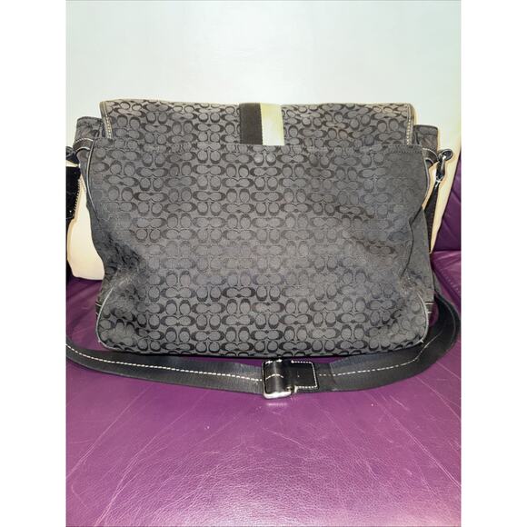 Coach Voyager Signature Black Messenger Bag in jacquard Logo fabric and leather - Picture 4 of 15